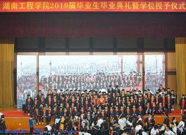 D:UsersDesktop\u65b0建文件夹？9毕业典礼修图DSC09792全景.jpg